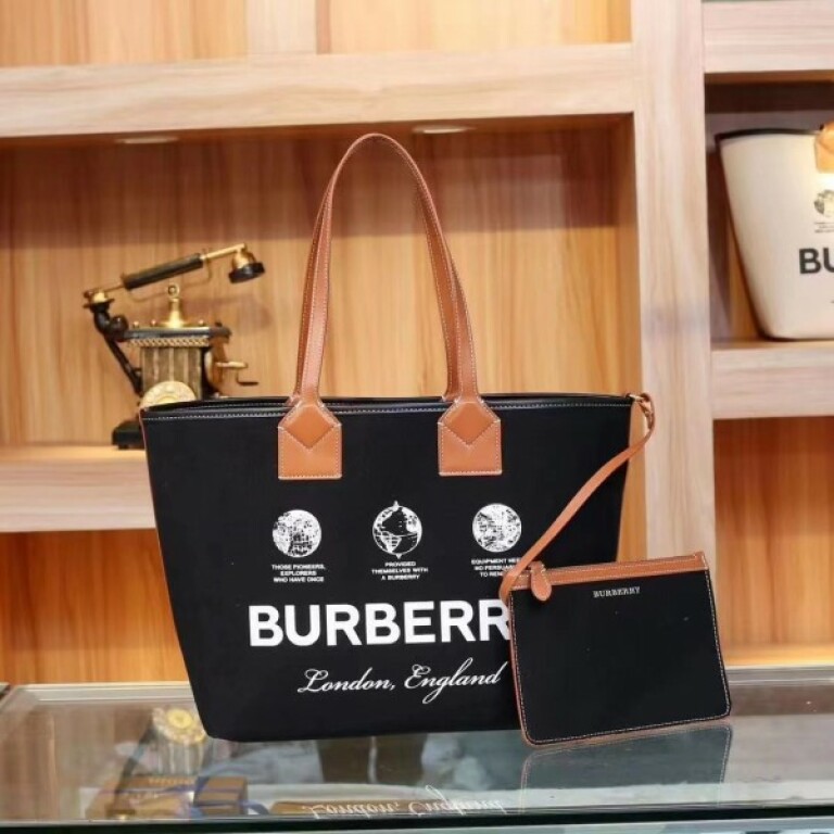 Burberry Bag Reversible Tote Bag With Wallet