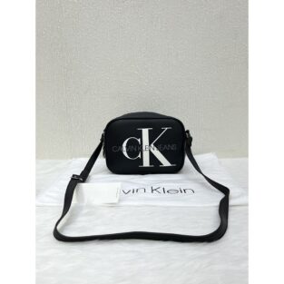 Calvin Klein Jeans Camera Bag With Dust Cover Black