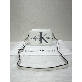 Calvin Klein Jeans Camera Bag With Dust Cover