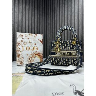 Dior lady Handbag with og box and dust bag navy 120