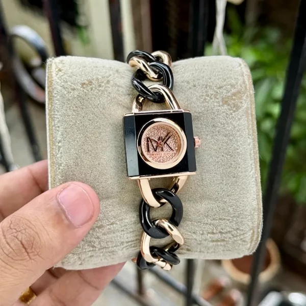 Luxurious Michael kors Watch For Women (BDS3715)