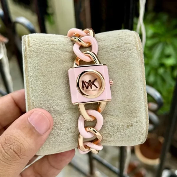 Luxurious Michael kors Watch For Women (BDS3622)