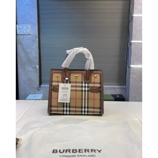 Luxurious Burberry Handbag For Women With Brand Box (SUP5466)