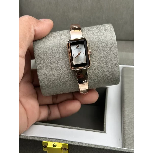 Classy Swarovski Watch For Women (XEN304)