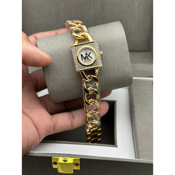 Classy Michael Kors Watch For Women (XEN307)