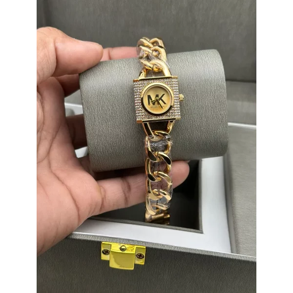 Classy Michael Kors Watch For Women (XEN308)