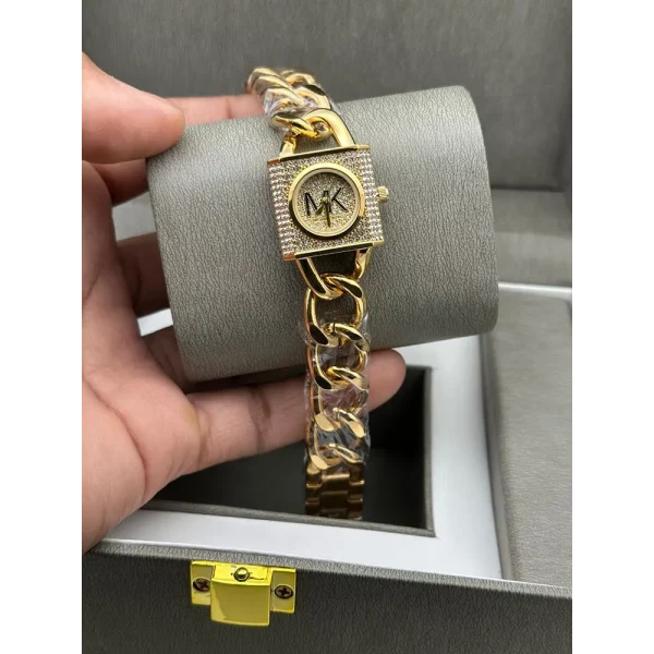 Classy Michael Kors Watch For Women (XEN312)