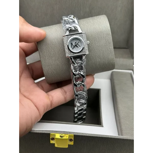 Classy Michael Kors Watch For Women (XEN317)