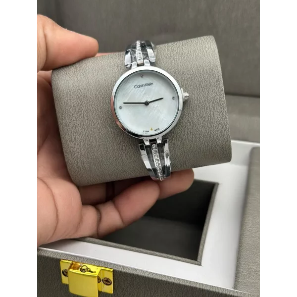 Classy Calvin Klein Watch For Women (XEN323)