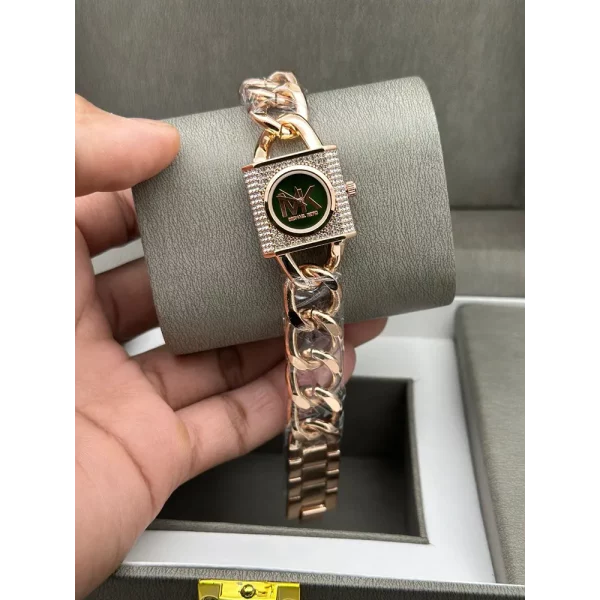 Classy Michael Kors Watch For Women (XEN324)