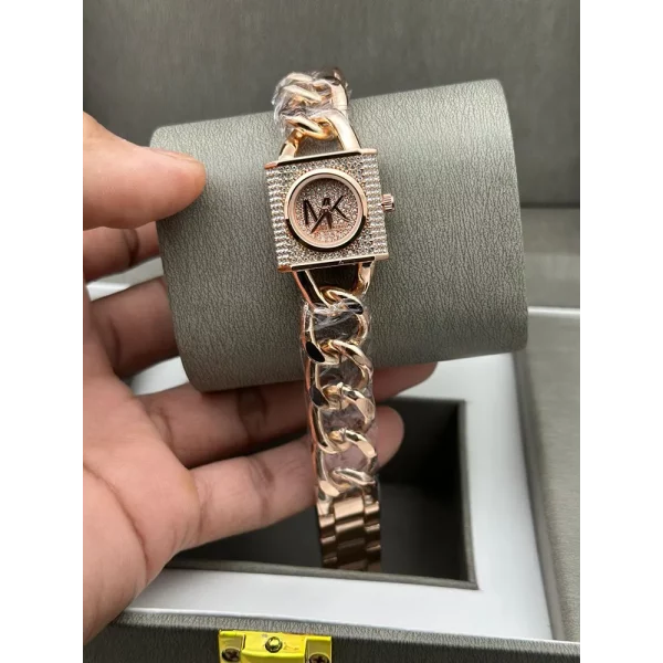 Classy Michael Kors Watch For Women (XEN328)